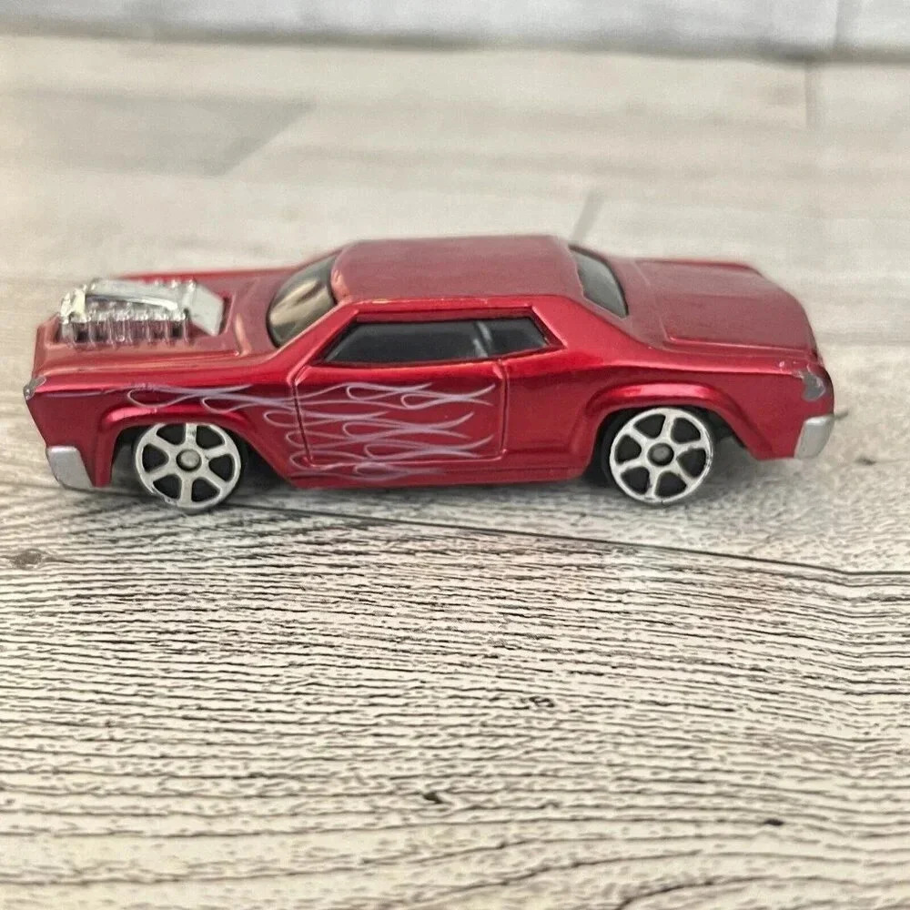 Maisto Rosewood Red 1/64 Metal Couture Miniature Collection